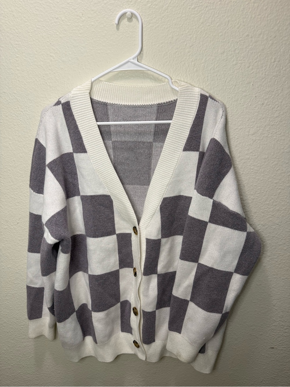 Cozy Checkered Button-Front Cardigan Sweater - White & Gray